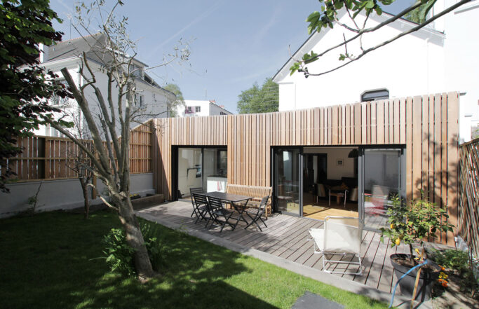 Autour du patio, extension d’une maison à Lorient