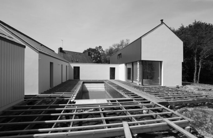 Autour de la piscine, maison à Larmor-Plage